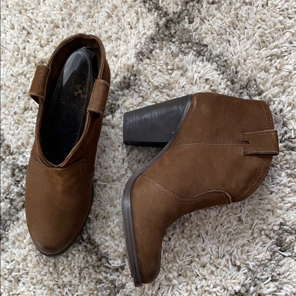 Like new Vince Camuto Hillsy booties, size 6